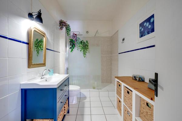 Villa T5 + T3 avec vue dégagée, piscine et immense garage