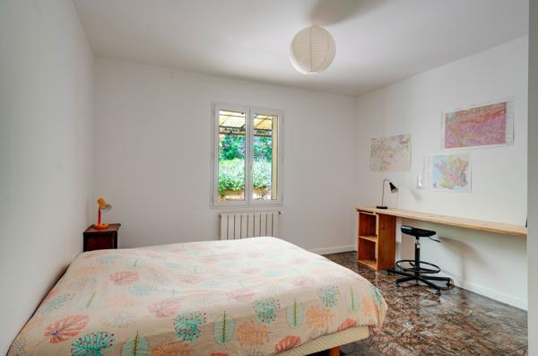 Villa T5 + T3 avec vue dégagée, piscine et immense garage