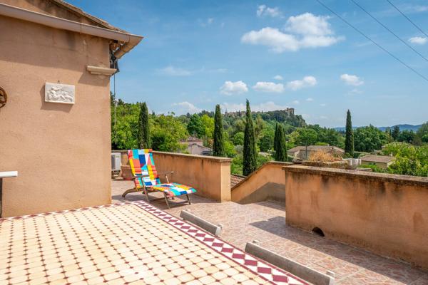 Villa T5 + T3 avec vue dégagée, piscine et immense garage