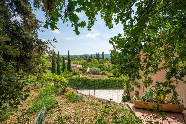 Villa T5 + T3 avec vue dégagée, piscine et immense garage