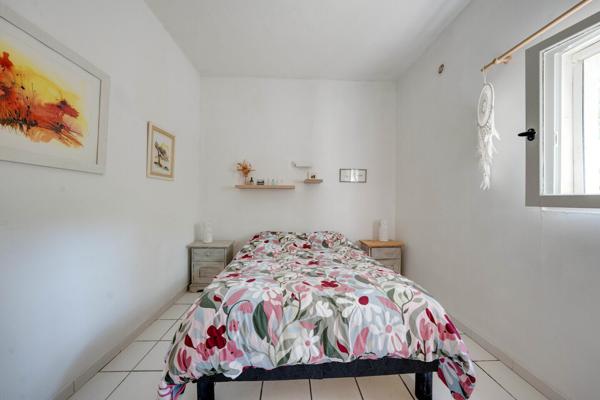 Villa T5 + T3 avec vue dégagée, piscine et immense garage