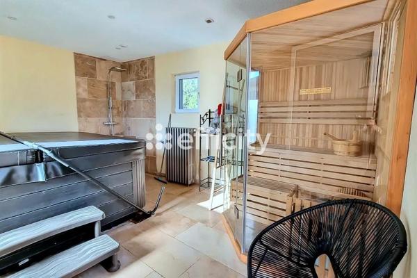 Immeuble 11 pièces - 347 m²