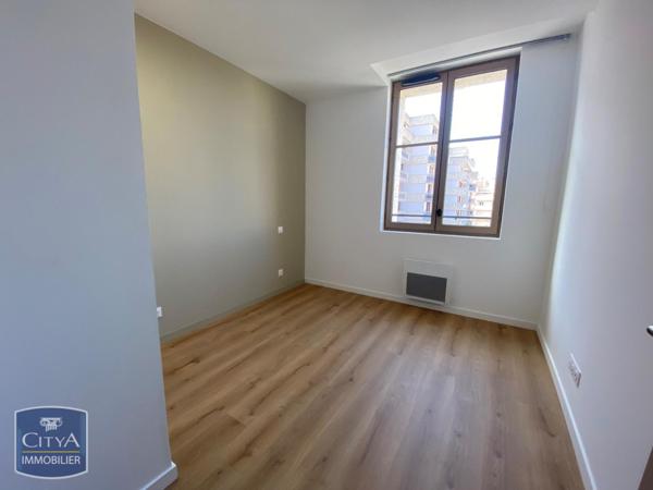 Appartement à louer 2 pièces 54.9m²