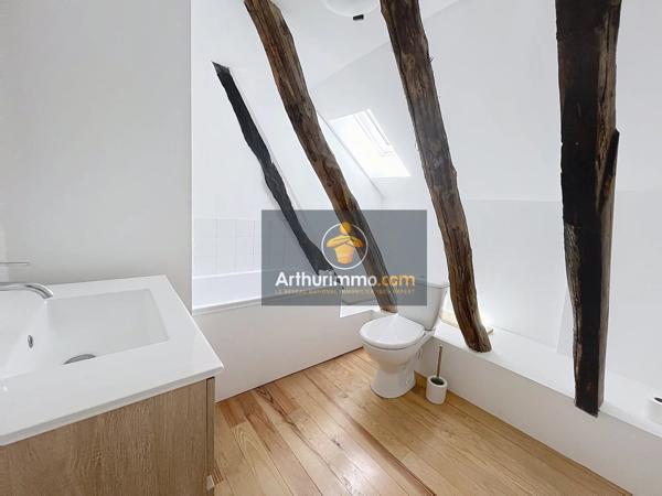 Vente                                                      Maison de village
                        
                     3 pièces                      71 m2                     à Le Bugue