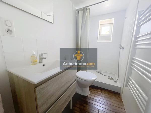 Vente                                                      Maison de village
                        
                     3 pièces                      71 m2                     à Le Bugue