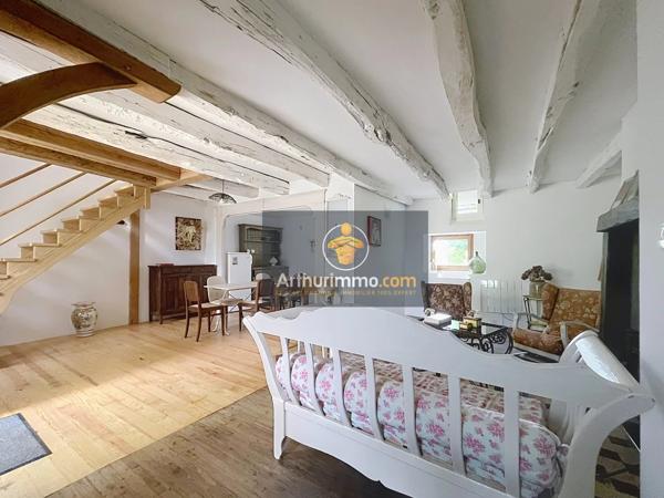 Vente                                                      Maison de village
                        
                     3 pièces                      71 m2                     à Le Bugue