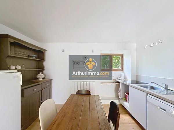 Vente                                                      Maison de village
                        
                     3 pièces                      71 m2                     à Le Bugue