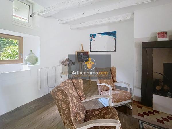 Vente                                                      Maison de village
                        
                     3 pièces                      71 m2                     à Le Bugue