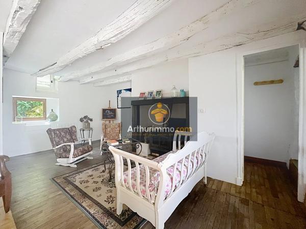 Vente                                                      Maison de village
                        
                     3 pièces                      71 m2                     à Le Bugue