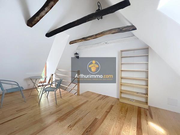 Vente                                                      Maison de village
                        
                     3 pièces                      71 m2                     à Le Bugue