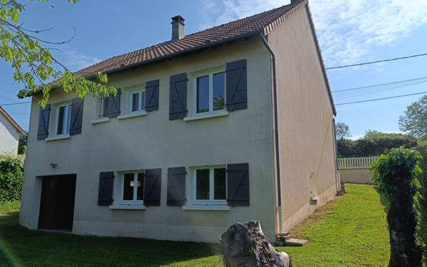 Maison à vendre    3 pièces • 96 m2 Saint-Yrieix-la-Perche