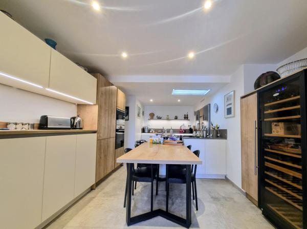 Hyères (83400) Hyères : Superbe duplex de 165m² avec grande terrasse et vue panoramique mer et sur les îles..