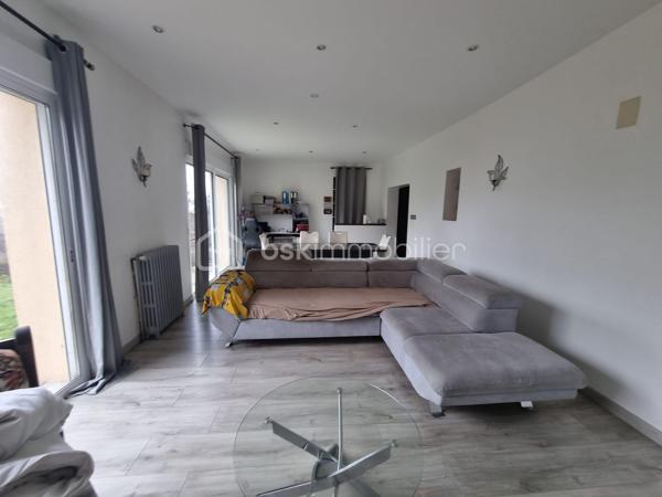 CONTACT UNIQUE : SOPHIA GACI : 06 15 07 82 92



COUP DE CŒUR À PUISEUX-EN-FRANCE – MAISON INDIVIDUELLE À FORT POTENTIEL 🔥
📍 Secteur Le Bois du Coudray, à proximité de Louvres

💥 PRIX ATTRACTIF : 283 000 € FAI 💥
Une opportunité rare sur le secteur pour une maison avec autant de potentiel !

✨ UNE MAISON QUI S’ADAPTE À VOTRE VIE
Dans un environnement calme et résidentiel, à deux pas des écoles, commerces et transports, découvrez cette maison individuelle de 141,94 m² offrant espace, luminosité et évolutivité.

Dès l’entrée, vous serez séduit par :
✔️ Un vaste séjour double lumineux, idéal pour recevoir
✔️ Une cuisine séparée entièrement équipée
✔️ Un bureau, parfait pour le télétravail
✔️ 3 chambres confortables
✔️ Une salle d’eau/bains et WC à chaque niveau pour un confort optimal

👉 Maison principale déjà en très bon état construction récente
👉 Extension et isolation réalisées en 2017
👉 Chauffage performant par pompe à chaleur
👉 Plans disponibles

💡 Un vrai plus : le propriétaire peut se charger de réaliser les quelques finitions restantes, vous permettant d’emménager sereinement.

🚀 UN BIEN À FORT POTENTIEL – PROJET DE VIE OU INVESTISSEMENT

🏡 Studio indépendant
• 27 m² au total dont 19 m² déjà aménagés
• Idéal pour location, profession libérale ou espace ado
• Possibilité de rehaussement pour exploiter tout son potentiel et ainsi doubler cette surface

📦 Espace de stockage aménageable
• Fort potentiel d’agrandissement pour créer de nouvelles surfaces

🎨 Personnalisation possible
• L’opportunité d’adapter le bien à votre goût tout en valorisant votre patrimoine

🌳 UN EXTÉRIEUR PRIVILÉGIÉ
• Jardin clos de 345 m² sans vis-à-vis 🌿
• Parfait pour vos moments de détente en famille
• Stationnement pour jusqu’à 3 véhicules

🚆 UNE LOCALISATION IDÉALE
• 🚌 Bus à 2 min à pied (Fauvettes & Allouettes)
• 🚉 RER D – Gare de Louvres à 1,4 km
• ⏱️ Paris Gare du Nord en 30 minutes

📊 FICHE TECHNIQUE
• Surface : 141,94 m²
• Terrain : 345 m²
• Chauffage : Pompe à chaleur
• Annexes : Garage + studio + cellier + rangements + bureau

💥 UNE MAISON ÉVOLUTIVE À PRIX COMPÉTITIF – À VISITER SANS TARDER !
Parfaite pour une famille ou un investisseur, cette maison combine emplacement, potentiel et prix attractif.

📞 Contactez-moi dès maintenant pour organiser une visite !