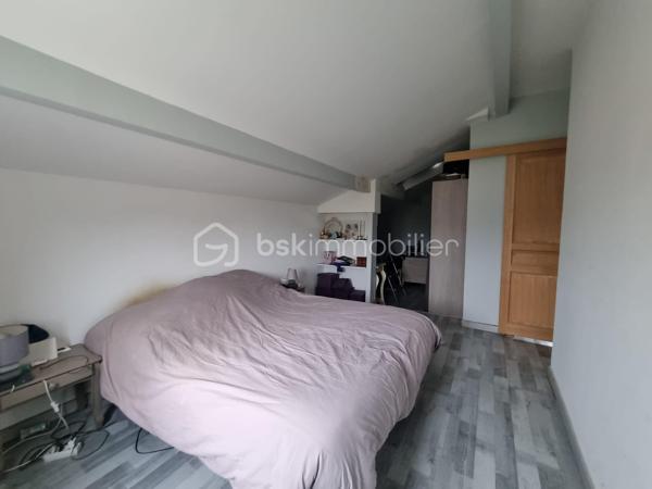 CONTACT UNIQUE : SOPHIA GACI : 06 15 07 82 92



COUP DE CŒUR À PUISEUX-EN-FRANCE – MAISON INDIVIDUELLE À FORT POTENTIEL 🔥
📍 Secteur Le Bois du Coudray, à proximité de Louvres

💥 PRIX ATTRACTIF : 283 000 € FAI 💥
Une opportunité rare sur le secteur pour une maison avec autant de potentiel !

✨ UNE MAISON QUI S’ADAPTE À VOTRE VIE
Dans un environnement calme et résidentiel, à deux pas des écoles, commerces et transports, découvrez cette maison individuelle de 141,94 m² offrant espace, luminosité et évolutivité.

Dès l’entrée, vous serez séduit par :
✔️ Un vaste séjour double lumineux, idéal pour recevoir
✔️ Une cuisine séparée entièrement équipée
✔️ Un bureau, parfait pour le télétravail
✔️ 3 chambres confortables
✔️ Une salle d’eau/bains et WC à chaque niveau pour un confort optimal

👉 Maison principale déjà en très bon état construction récente
👉 Extension et isolation réalisées en 2017
👉 Chauffage performant par pompe à chaleur
👉 Plans disponibles

💡 Un vrai plus : le propriétaire peut se charger de réaliser les quelques finitions restantes, vous permettant d’emménager sereinement.

🚀 UN BIEN À FORT POTENTIEL – PROJET DE VIE OU INVESTISSEMENT

🏡 Studio indépendant
• 27 m² au total dont 19 m² déjà aménagés
• Idéal pour location, profession libérale ou espace ado
• Possibilité de rehaussement pour exploiter tout son potentiel et ainsi doubler cette surface

📦 Espace de stockage aménageable
• Fort potentiel d’agrandissement pour créer de nouvelles surfaces

🎨 Personnalisation possible
• L’opportunité d’adapter le bien à votre goût tout en valorisant votre patrimoine

🌳 UN EXTÉRIEUR PRIVILÉGIÉ
• Jardin clos de 345 m² sans vis-à-vis 🌿
• Parfait pour vos moments de détente en famille
• Stationnement pour jusqu’à 3 véhicules

🚆 UNE LOCALISATION IDÉALE
• 🚌 Bus à 2 min à pied (Fauvettes & Allouettes)
• 🚉 RER D – Gare de Louvres à 1,4 km
• ⏱️ Paris Gare du Nord en 30 minutes

📊 FICHE TECHNIQUE
• Surface : 141,94 m²
• Terrain : 345 m²
• Chauffage : Pompe à chaleur
• Annexes : Garage + studio + cellier + rangements + bureau

💥 UNE MAISON ÉVOLUTIVE À PRIX COMPÉTITIF – À VISITER SANS TARDER !
Parfaite pour une famille ou un investisseur, cette maison combine emplacement, potentiel et prix attractif.

📞 Contactez-moi dès maintenant pour organiser une visite !