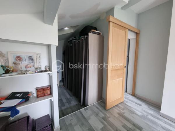 CONTACT UNIQUE : SOPHIA GACI : 06 15 07 82 92



COUP DE CŒUR À PUISEUX-EN-FRANCE – MAISON INDIVIDUELLE À FORT POTENTIEL 🔥
📍 Secteur Le Bois du Coudray, à proximité de Louvres

💥 PRIX ATTRACTIF : 283 000 € FAI 💥
Une opportunité rare sur le secteur pour une maison avec autant de potentiel !

✨ UNE MAISON QUI S’ADAPTE À VOTRE VIE
Dans un environnement calme et résidentiel, à deux pas des écoles, commerces et transports, découvrez cette maison individuelle de 141,94 m² offrant espace, luminosité et évolutivité.

Dès l’entrée, vous serez séduit par :
✔️ Un vaste séjour double lumineux, idéal pour recevoir
✔️ Une cuisine séparée entièrement équipée
✔️ Un bureau, parfait pour le télétravail
✔️ 3 chambres confortables
✔️ Une salle d’eau/bains et WC à chaque niveau pour un confort optimal

👉 Maison principale déjà en très bon état construction récente
👉 Extension et isolation réalisées en 2017
👉 Chauffage performant par pompe à chaleur
👉 Plans disponibles

💡 Un vrai plus : le propriétaire peut se charger de réaliser les quelques finitions restantes, vous permettant d’emménager sereinement.

🚀 UN BIEN À FORT POTENTIEL – PROJET DE VIE OU INVESTISSEMENT

🏡 Studio indépendant
• 27 m² au total dont 19 m² déjà aménagés
• Idéal pour location, profession libérale ou espace ado
• Possibilité de rehaussement pour exploiter tout son potentiel et ainsi doubler cette surface

📦 Espace de stockage aménageable
• Fort potentiel d’agrandissement pour créer de nouvelles surfaces

🎨 Personnalisation possible
• L’opportunité d’adapter le bien à votre goût tout en valorisant votre patrimoine

🌳 UN EXTÉRIEUR PRIVILÉGIÉ
• Jardin clos de 345 m² sans vis-à-vis 🌿
• Parfait pour vos moments de détente en famille
• Stationnement pour jusqu’à 3 véhicules

🚆 UNE LOCALISATION IDÉALE
• 🚌 Bus à 2 min à pied (Fauvettes & Allouettes)
• 🚉 RER D – Gare de Louvres à 1,4 km
• ⏱️ Paris Gare du Nord en 30 minutes

📊 FICHE TECHNIQUE
• Surface : 141,94 m²
• Terrain : 345 m²
• Chauffage : Pompe à chaleur
• Annexes : Garage + studio + cellier + rangements + bureau

💥 UNE MAISON ÉVOLUTIVE À PRIX COMPÉTITIF – À VISITER SANS TARDER !
Parfaite pour une famille ou un investisseur, cette maison combine emplacement, potentiel et prix attractif.

📞 Contactez-moi dès maintenant pour organiser une visite !
