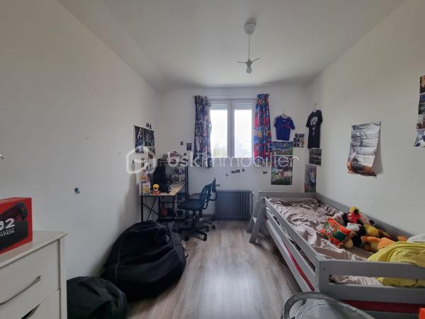 CONTACT UNIQUE : SOPHIA GACI : 06 15 07 82 92



COUP DE CŒUR À PUISEUX-EN-FRANCE – MAISON INDIVIDUELLE À FORT POTENTIEL 🔥
📍 Secteur Le Bois du Coudray, à proximité de Louvres

💥 PRIX ATTRACTIF : 283 000 € FAI 💥
Une opportunité rare sur le secteur pour une maison avec autant de potentiel !

✨ UNE MAISON QUI S’ADAPTE À VOTRE VIE
Dans un environnement calme et résidentiel, à deux pas des écoles, commerces et transports, découvrez cette maison individuelle de 141,94 m² offrant espace, luminosité et évolutivité.

Dès l’entrée, vous serez séduit par :
✔️ Un vaste séjour double lumineux, idéal pour recevoir
✔️ Une cuisine séparée entièrement équipée
✔️ Un bureau, parfait pour le télétravail
✔️ 3 chambres confortables
✔️ Une salle d’eau/bains et WC à chaque niveau pour un confort optimal

👉 Maison principale déjà en très bon état construction récente
👉 Extension et isolation réalisées en 2017
👉 Chauffage performant par pompe à chaleur
👉 Plans disponibles

💡 Un vrai plus : le propriétaire peut se charger de réaliser les quelques finitions restantes, vous permettant d’emménager sereinement.

🚀 UN BIEN À FORT POTENTIEL – PROJET DE VIE OU INVESTISSEMENT

🏡 Studio indépendant
• 27 m² au total dont 19 m² déjà aménagés
• Idéal pour location, profession libérale ou espace ado
• Possibilité de rehaussement pour exploiter tout son potentiel et ainsi doubler cette surface

📦 Espace de stockage aménageable
• Fort potentiel d’agrandissement pour créer de nouvelles surfaces

🎨 Personnalisation possible
• L’opportunité d’adapter le bien à votre goût tout en valorisant votre patrimoine

🌳 UN EXTÉRIEUR PRIVILÉGIÉ
• Jardin clos de 345 m² sans vis-à-vis 🌿
• Parfait pour vos moments de détente en famille
• Stationnement pour jusqu’à 3 véhicules

🚆 UNE LOCALISATION IDÉALE
• 🚌 Bus à 2 min à pied (Fauvettes & Allouettes)
• 🚉 RER D – Gare de Louvres à 1,4 km
• ⏱️ Paris Gare du Nord en 30 minutes

📊 FICHE TECHNIQUE
• Surface : 141,94 m²
• Terrain : 345 m²
• Chauffage : Pompe à chaleur
• Annexes : Garage + studio + cellier + rangements + bureau

💥 UNE MAISON ÉVOLUTIVE À PRIX COMPÉTITIF – À VISITER SANS TARDER !
Parfaite pour une famille ou un investisseur, cette maison combine emplacement, potentiel et prix attractif.

📞 Contactez-moi dès maintenant pour organiser une visite !
