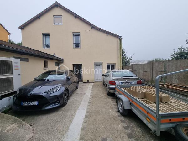 CONTACT UNIQUE : SOPHIA GACI : 06 15 07 82 92



COUP DE CŒUR À PUISEUX-EN-FRANCE – MAISON INDIVIDUELLE À FORT POTENTIEL 🔥
📍 Secteur Le Bois du Coudray, à proximité de Louvres

💥 PRIX ATTRACTIF : 283 000 € FAI 💥
Une opportunité rare sur le secteur pour une maison avec autant de potentiel !

✨ UNE MAISON QUI S’ADAPTE À VOTRE VIE
Dans un environnement calme et résidentiel, à deux pas des écoles, commerces et transports, découvrez cette maison individuelle de 141,94 m² offrant espace, luminosité et évolutivité.

Dès l’entrée, vous serez séduit par :
✔️ Un vaste séjour double lumineux, idéal pour recevoir
✔️ Une cuisine séparée entièrement équipée
✔️ Un bureau, parfait pour le télétravail
✔️ 3 chambres confortables
✔️ Une salle d’eau/bains et WC à chaque niveau pour un confort optimal

👉 Maison principale déjà en très bon état construction récente
👉 Extension et isolation réalisées en 2017
👉 Chauffage performant par pompe à chaleur
👉 Plans disponibles

💡 Un vrai plus : le propriétaire peut se charger de réaliser les quelques finitions restantes, vous permettant d’emménager sereinement.

🚀 UN BIEN À FORT POTENTIEL – PROJET DE VIE OU INVESTISSEMENT

🏡 Studio indépendant
• 27 m² au total dont 19 m² déjà aménagés
• Idéal pour location, profession libérale ou espace ado
• Possibilité de rehaussement pour exploiter tout son potentiel et ainsi doubler cette surface

📦 Espace de stockage aménageable
• Fort potentiel d’agrandissement pour créer de nouvelles surfaces

🎨 Personnalisation possible
• L’opportunité d’adapter le bien à votre goût tout en valorisant votre patrimoine

🌳 UN EXTÉRIEUR PRIVILÉGIÉ
• Jardin clos de 345 m² sans vis-à-vis 🌿
• Parfait pour vos moments de détente en famille
• Stationnement pour jusqu’à 3 véhicules

🚆 UNE LOCALISATION IDÉALE
• 🚌 Bus à 2 min à pied (Fauvettes & Allouettes)
• 🚉 RER D – Gare de Louvres à 1,4 km
• ⏱️ Paris Gare du Nord en 30 minutes

📊 FICHE TECHNIQUE
• Surface : 141,94 m²
• Terrain : 345 m²
• Chauffage : Pompe à chaleur
• Annexes : Garage + studio + cellier + rangements + bureau

💥 UNE MAISON ÉVOLUTIVE À PRIX COMPÉTITIF – À VISITER SANS TARDER !
Parfaite pour une famille ou un investisseur, cette maison combine emplacement, potentiel et prix attractif.

📞 Contactez-moi dès maintenant pour organiser une visite !