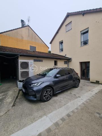 CONTACT UNIQUE : SOPHIA GACI : 06 15 07 82 92



COUP DE CŒUR À PUISEUX-EN-FRANCE – MAISON INDIVIDUELLE À FORT POTENTIEL 🔥
📍 Secteur Le Bois du Coudray, à proximité de Louvres

💥 PRIX ATTRACTIF : 283 000 € FAI 💥
Une opportunité rare sur le secteur pour une maison avec autant de potentiel !

✨ UNE MAISON QUI S’ADAPTE À VOTRE VIE
Dans un environnement calme et résidentiel, à deux pas des écoles, commerces et transports, découvrez cette maison individuelle de 141,94 m² offrant espace, luminosité et évolutivité.

Dès l’entrée, vous serez séduit par :
✔️ Un vaste séjour double lumineux, idéal pour recevoir
✔️ Une cuisine séparée entièrement équipée
✔️ Un bureau, parfait pour le télétravail
✔️ 3 chambres confortables
✔️ Une salle d’eau/bains et WC à chaque niveau pour un confort optimal

👉 Maison principale déjà en très bon état construction récente
👉 Extension et isolation réalisées en 2017
👉 Chauffage performant par pompe à chaleur
👉 Plans disponibles

💡 Un vrai plus : le propriétaire peut se charger de réaliser les quelques finitions restantes, vous permettant d’emménager sereinement.

🚀 UN BIEN À FORT POTENTIEL – PROJET DE VIE OU INVESTISSEMENT

🏡 Studio indépendant
• 27 m² au total dont 19 m² déjà aménagés
• Idéal pour location, profession libérale ou espace ado
• Possibilité de rehaussement pour exploiter tout son potentiel et ainsi doubler cette surface

📦 Espace de stockage aménageable
• Fort potentiel d’agrandissement pour créer de nouvelles surfaces

🎨 Personnalisation possible
• L’opportunité d’adapter le bien à votre goût tout en valorisant votre patrimoine

🌳 UN EXTÉRIEUR PRIVILÉGIÉ
• Jardin clos de 345 m² sans vis-à-vis 🌿
• Parfait pour vos moments de détente en famille
• Stationnement pour jusqu’à 3 véhicules

🚆 UNE LOCALISATION IDÉALE
• 🚌 Bus à 2 min à pied (Fauvettes & Allouettes)
• 🚉 RER D – Gare de Louvres à 1,4 km
• ⏱️ Paris Gare du Nord en 30 minutes

📊 FICHE TECHNIQUE
• Surface : 141,94 m²
• Terrain : 345 m²
• Chauffage : Pompe à chaleur
• Annexes : Garage + studio + cellier + rangements + bureau

💥 UNE MAISON ÉVOLUTIVE À PRIX COMPÉTITIF – À VISITER SANS TARDER !
Parfaite pour une famille ou un investisseur, cette maison combine emplacement, potentiel et prix attractif.

📞 Contactez-moi dès maintenant pour organiser une visite !