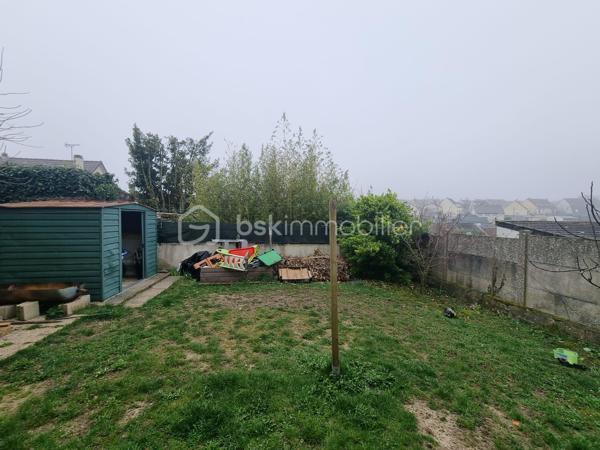 CONTACT UNIQUE : SOPHIA GACI : 06 15 07 82 92



COUP DE CŒUR À PUISEUX-EN-FRANCE – MAISON INDIVIDUELLE À FORT POTENTIEL 🔥
📍 Secteur Le Bois du Coudray, à proximité de Louvres

💥 PRIX ATTRACTIF : 283 000 € FAI 💥
Une opportunité rare sur le secteur pour une maison avec autant de potentiel !

✨ UNE MAISON QUI S’ADAPTE À VOTRE VIE
Dans un environnement calme et résidentiel, à deux pas des écoles, commerces et transports, découvrez cette maison individuelle de 141,94 m² offrant espace, luminosité et évolutivité.

Dès l’entrée, vous serez séduit par :
✔️ Un vaste séjour double lumineux, idéal pour recevoir
✔️ Une cuisine séparée entièrement équipée
✔️ Un bureau, parfait pour le télétravail
✔️ 3 chambres confortables
✔️ Une salle d’eau/bains et WC à chaque niveau pour un confort optimal

👉 Maison principale déjà en très bon état construction récente
👉 Extension et isolation réalisées en 2017
👉 Chauffage performant par pompe à chaleur
👉 Plans disponibles

💡 Un vrai plus : le propriétaire peut se charger de réaliser les quelques finitions restantes, vous permettant d’emménager sereinement.

🚀 UN BIEN À FORT POTENTIEL – PROJET DE VIE OU INVESTISSEMENT

🏡 Studio indépendant
• 27 m² au total dont 19 m² déjà aménagés
• Idéal pour location, profession libérale ou espace ado
• Possibilité de rehaussement pour exploiter tout son potentiel et ainsi doubler cette surface

📦 Espace de stockage aménageable
• Fort potentiel d’agrandissement pour créer de nouvelles surfaces

🎨 Personnalisation possible
• L’opportunité d’adapter le bien à votre goût tout en valorisant votre patrimoine

🌳 UN EXTÉRIEUR PRIVILÉGIÉ
• Jardin clos de 345 m² sans vis-à-vis 🌿
• Parfait pour vos moments de détente en famille
• Stationnement pour jusqu’à 3 véhicules

🚆 UNE LOCALISATION IDÉALE
• 🚌 Bus à 2 min à pied (Fauvettes & Allouettes)
• 🚉 RER D – Gare de Louvres à 1,4 km
• ⏱️ Paris Gare du Nord en 30 minutes

📊 FICHE TECHNIQUE
• Surface : 141,94 m²
• Terrain : 345 m²
• Chauffage : Pompe à chaleur
• Annexes : Garage + studio + cellier + rangements + bureau

💥 UNE MAISON ÉVOLUTIVE À PRIX COMPÉTITIF – À VISITER SANS TARDER !
Parfaite pour une famille ou un investisseur, cette maison combine emplacement, potentiel et prix attractif.

📞 Contactez-moi dès maintenant pour organiser une visite !