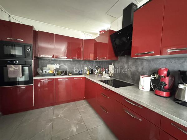 CONTACT UNIQUE : SOPHIA GACI : 06 15 07 82 92



COUP DE CŒUR À PUISEUX-EN-FRANCE – MAISON INDIVIDUELLE À FORT POTENTIEL 🔥
📍 Secteur Le Bois du Coudray, à proximité de Louvres

💥 PRIX ATTRACTIF : 283 000 € FAI 💥
Une opportunité rare sur le secteur pour une maison avec autant de potentiel !

✨ UNE MAISON QUI S’ADAPTE À VOTRE VIE
Dans un environnement calme et résidentiel, à deux pas des écoles, commerces et transports, découvrez cette maison individuelle de 141,94 m² offrant espace, luminosité et évolutivité.

Dès l’entrée, vous serez séduit par :
✔️ Un vaste séjour double lumineux, idéal pour recevoir
✔️ Une cuisine séparée entièrement équipée
✔️ Un bureau, parfait pour le télétravail
✔️ 3 chambres confortables
✔️ Une salle d’eau/bains et WC à chaque niveau pour un confort optimal

👉 Maison principale déjà en très bon état construction récente
👉 Extension et isolation réalisées en 2017
👉 Chauffage performant par pompe à chaleur
👉 Plans disponibles

💡 Un vrai plus : le propriétaire peut se charger de réaliser les quelques finitions restantes, vous permettant d’emménager sereinement.

🚀 UN BIEN À FORT POTENTIEL – PROJET DE VIE OU INVESTISSEMENT

🏡 Studio indépendant
• 27 m² au total dont 19 m² déjà aménagés
• Idéal pour location, profession libérale ou espace ado
• Possibilité de rehaussement pour exploiter tout son potentiel et ainsi doubler cette surface

📦 Espace de stockage aménageable
• Fort potentiel d’agrandissement pour créer de nouvelles surfaces

🎨 Personnalisation possible
• L’opportunité d’adapter le bien à votre goût tout en valorisant votre patrimoine

🌳 UN EXTÉRIEUR PRIVILÉGIÉ
• Jardin clos de 345 m² sans vis-à-vis 🌿
• Parfait pour vos moments de détente en famille
• Stationnement pour jusqu’à 3 véhicules

🚆 UNE LOCALISATION IDÉALE
• 🚌 Bus à 2 min à pied (Fauvettes & Allouettes)
• 🚉 RER D – Gare de Louvres à 1,4 km
• ⏱️ Paris Gare du Nord en 30 minutes

📊 FICHE TECHNIQUE
• Surface : 141,94 m²
• Terrain : 345 m²
• Chauffage : Pompe à chaleur
• Annexes : Garage + studio + cellier + rangements + bureau

💥 UNE MAISON ÉVOLUTIVE À PRIX COMPÉTITIF – À VISITER SANS TARDER !
Parfaite pour une famille ou un investisseur, cette maison combine emplacement, potentiel et prix attractif.

📞 Contactez-moi dès maintenant pour organiser une visite !