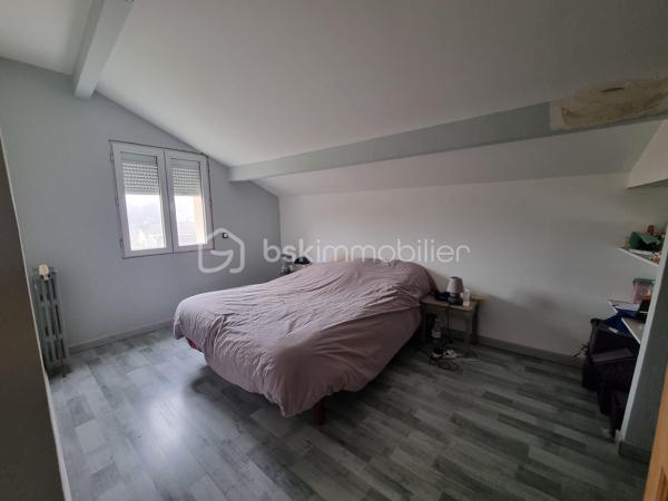 CONTACT UNIQUE : SOPHIA GACI : 06 15 07 82 92



COUP DE CŒUR À PUISEUX-EN-FRANCE – MAISON INDIVIDUELLE À FORT POTENTIEL 🔥
📍 Secteur Le Bois du Coudray, à proximité de Louvres

💥 PRIX ATTRACTIF : 283 000 € FAI 💥
Une opportunité rare sur le secteur pour une maison avec autant de potentiel !

✨ UNE MAISON QUI S’ADAPTE À VOTRE VIE
Dans un environnement calme et résidentiel, à deux pas des écoles, commerces et transports, découvrez cette maison individuelle de 141,94 m² offrant espace, luminosité et évolutivité.

Dès l’entrée, vous serez séduit par :
✔️ Un vaste séjour double lumineux, idéal pour recevoir
✔️ Une cuisine séparée entièrement équipée
✔️ Un bureau, parfait pour le télétravail
✔️ 3 chambres confortables
✔️ Une salle d’eau/bains et WC à chaque niveau pour un confort optimal

👉 Maison principale déjà en très bon état construction récente
👉 Extension et isolation réalisées en 2017
👉 Chauffage performant par pompe à chaleur
👉 Plans disponibles

💡 Un vrai plus : le propriétaire peut se charger de réaliser les quelques finitions restantes, vous permettant d’emménager sereinement.

🚀 UN BIEN À FORT POTENTIEL – PROJET DE VIE OU INVESTISSEMENT

🏡 Studio indépendant
• 27 m² au total dont 19 m² déjà aménagés
• Idéal pour location, profession libérale ou espace ado
• Possibilité de rehaussement pour exploiter tout son potentiel et ainsi doubler cette surface

📦 Espace de stockage aménageable
• Fort potentiel d’agrandissement pour créer de nouvelles surfaces

🎨 Personnalisation possible
• L’opportunité d’adapter le bien à votre goût tout en valorisant votre patrimoine

🌳 UN EXTÉRIEUR PRIVILÉGIÉ
• Jardin clos de 345 m² sans vis-à-vis 🌿
• Parfait pour vos moments de détente en famille
• Stationnement pour jusqu’à 3 véhicules

🚆 UNE LOCALISATION IDÉALE
• 🚌 Bus à 2 min à pied (Fauvettes & Allouettes)
• 🚉 RER D – Gare de Louvres à 1,4 km
• ⏱️ Paris Gare du Nord en 30 minutes

📊 FICHE TECHNIQUE
• Surface : 141,94 m²
• Terrain : 345 m²
• Chauffage : Pompe à chaleur
• Annexes : Garage + studio + cellier + rangements + bureau

💥 UNE MAISON ÉVOLUTIVE À PRIX COMPÉTITIF – À VISITER SANS TARDER !
Parfaite pour une famille ou un investisseur, cette maison combine emplacement, potentiel et prix attractif.

📞 Contactez-moi dès maintenant pour organiser une visite !
