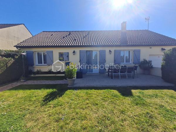 Quartier calme de Cannes Ecluse maison de plein pied de 76 m2 à ne pas manquer.
Comprenant 1 entrée, 1 cuisine aménagée et équipée, un salon, salle à manger avec une cheminée à bois foyer fermer, 1 salle d'eau, 1 wc.
3 chambres avec placards.
1 cellier, 1 garage porte télécommandée aucun travaux à prévoir.
terrain de 515 m2 terrasse avec tonnelle.  une dépendance. 
Toutes commodités médecins, pharmacie, école maternelle, primaire, boulangerie, café, épicerie.
Gare de Montereau Fault- Yonne, Paris gare de Lyon à 1 heure. Bus à proximité de la maison.
Un vrai coup de cœur.
Je reste à votre disposition 7/7