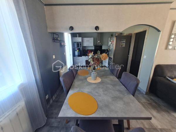 Quartier calme de Cannes Ecluse maison de plein pied de 76 m2 à ne pas manquer.
Comprenant 1 entrée, 1 cuisine aménagée et équipée, un salon, salle à manger avec une cheminée à bois foyer fermer, 1 salle d'eau, 1 wc.
3 chambres avec placards.
1 cellier, 1 garage porte télécommandée aucun travaux à prévoir.
terrain de 515 m2 terrasse avec tonnelle.  une dépendance. 
Toutes commodités médecins, pharmacie, école maternelle, primaire, boulangerie, café, épicerie.
Gare de Montereau Fault- Yonne, Paris gare de Lyon à 1 heure. Bus à proximité de la maison.
Un vrai coup de cœur.
Je reste à votre disposition 7/7