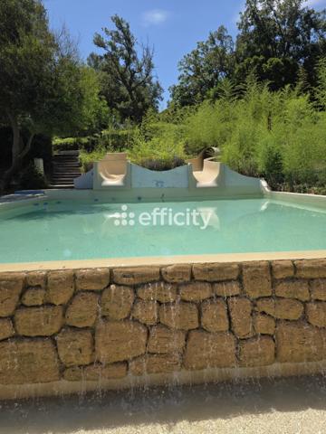 Maison
         8 pièces
        - 162 m² Bien prestige 1 260 000 € *
