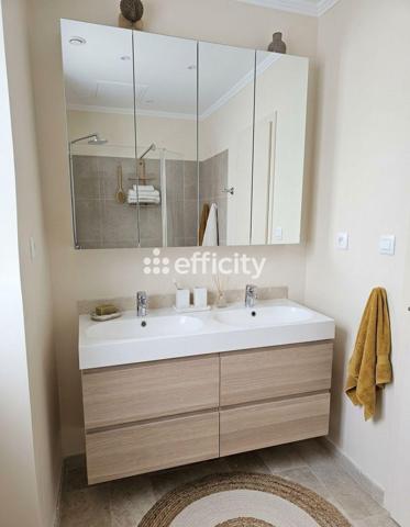 Maison
         8 pièces
        - 162 m² Bien prestige 1 260 000 € *