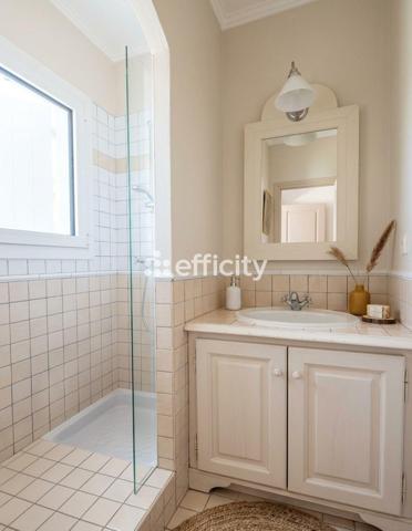 Maison
         8 pièces
        - 162 m² Bien prestige 1 260 000 € *