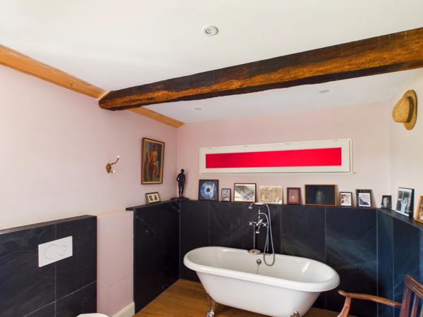 Élégante grange rénovée avec maison d’amis, piscine de 14 m et vues panoramiques à 360° – à proximité d’Eymet