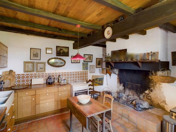 Élégante grange rénovée avec maison d’amis, piscine de 14 m et vues panoramiques à 360° – à proximité d’Eymet