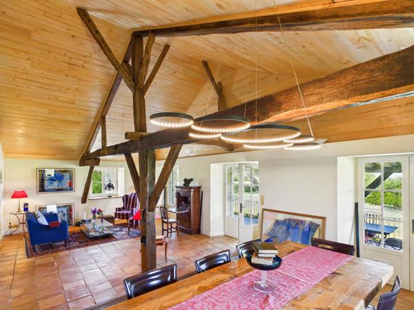 Élégante grange rénovée avec maison d’amis, piscine de 14 m et vues panoramiques à 360° – à proximité d’Eymet