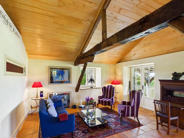 Élégante grange rénovée avec maison d’amis, piscine de 14 m et vues panoramiques à 360° – à proximité d’Eymet