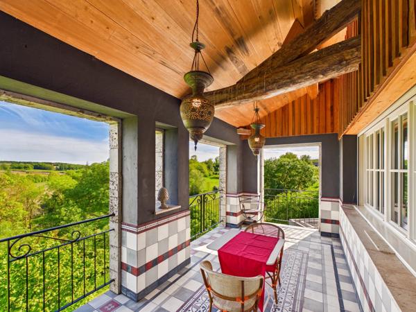 Élégante grange rénovée avec maison d’amis, piscine de 14 m et vues panoramiques à 360° – à proximité d’Eymet
