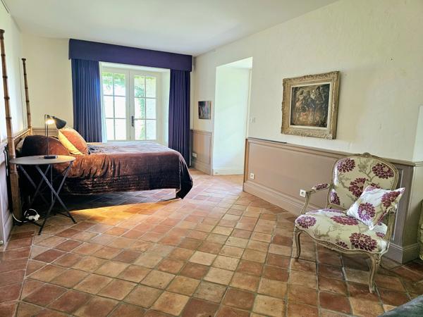 Élégante grange rénovée avec maison d’amis, piscine de 14 m et vues panoramiques à 360° – à proximité d’Eymet