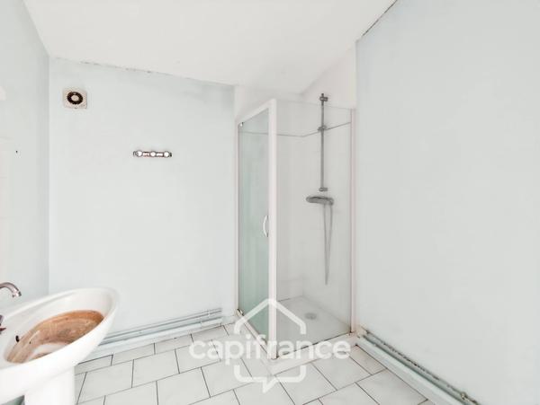 Local/bureau à vendre BESSE SUR BRAYE (72)