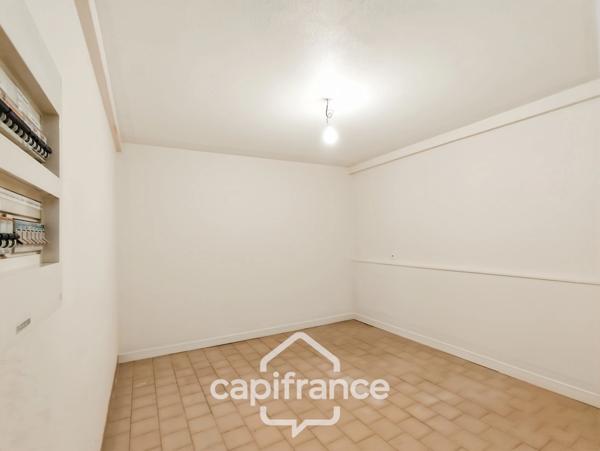 Local/bureau à vendre BESSE SUR BRAYE (72)