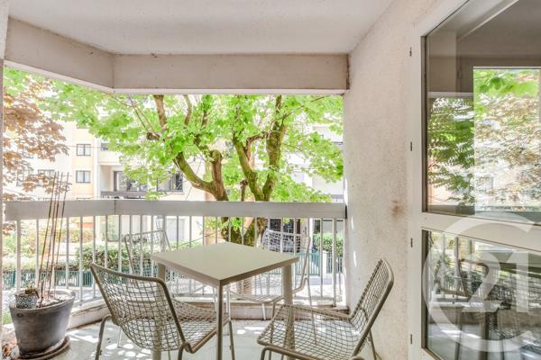 Appartement F3 à vendre  3 pièces - 54,61 m 2   PARIS  - 75020