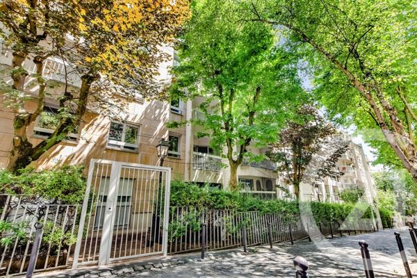 Appartement F3 à vendre  3 pièces - 54,61 m 2   PARIS  - 75020