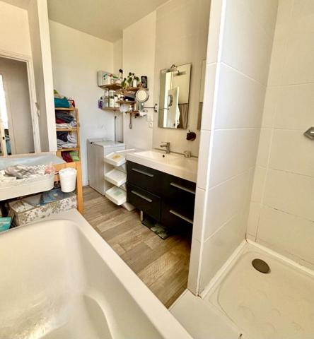 Apt St Nazaire 105.9 m2-GARAGE-GRENIER-CAVE-BALCON- CENTRE VILLE