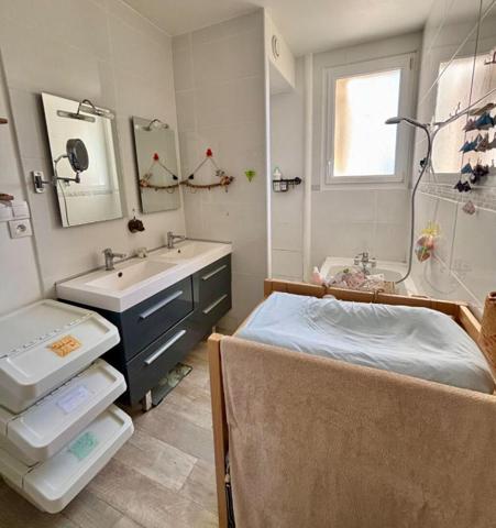 Apt St Nazaire 105.9 m2-GARAGE-GRENIER-CAVE-BALCON- CENTRE VILLE