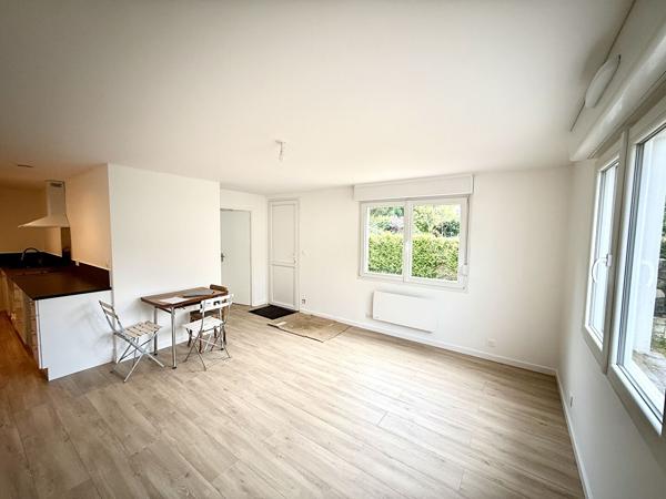 Appartement entièrement rénové rez-de-jardin libre de suite