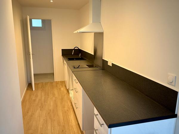 Appartement entièrement rénové rez-de-jardin libre de suite