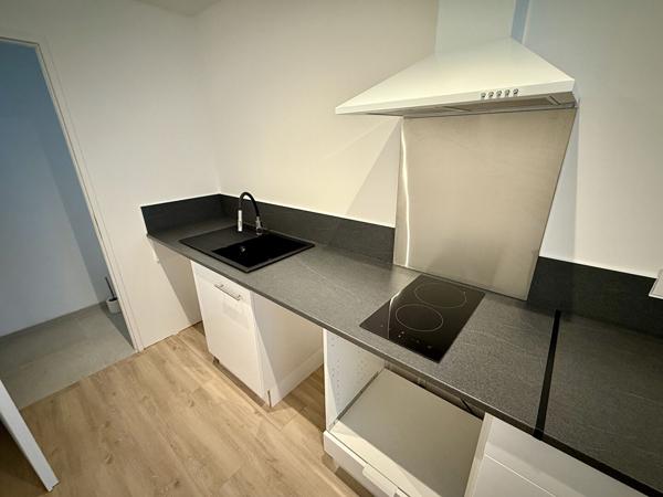 Appartement entièrement rénové rez-de-jardin libre de suite