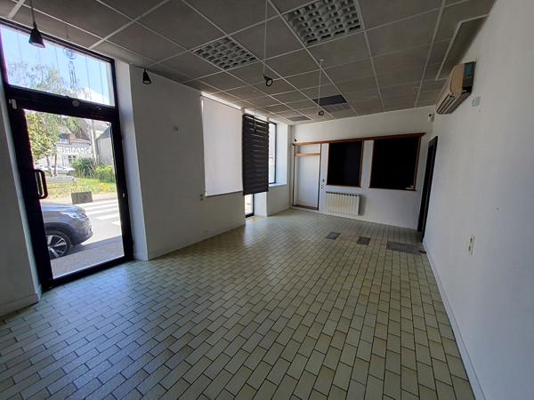 LOCATION LOCAL COMMERCIAL- CHABRIS