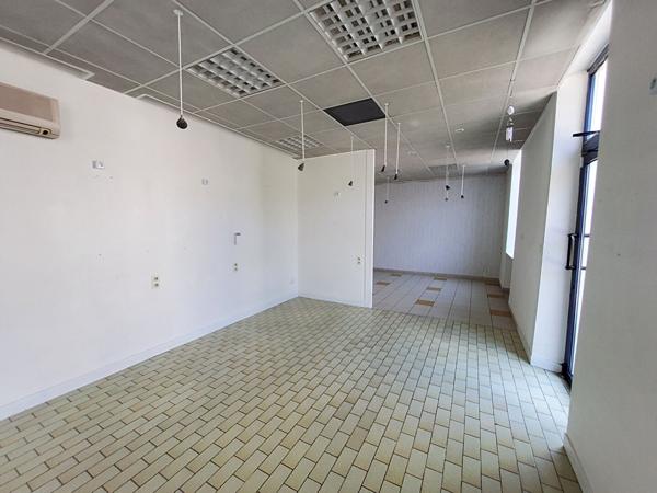 LOCATION LOCAL COMMERCIAL- CHABRIS