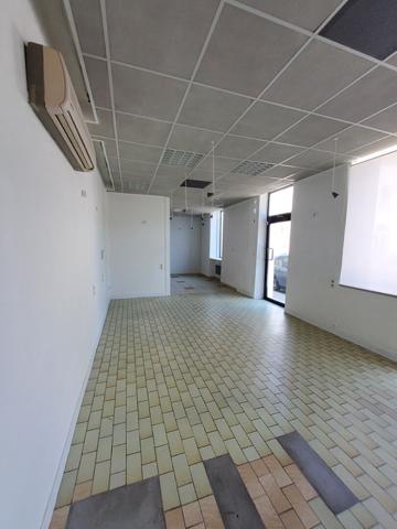 LOCATION LOCAL COMMERCIAL- CHABRIS