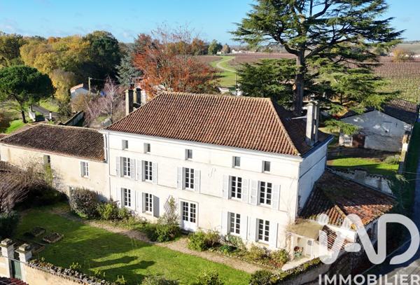 Maison à vendre 10 pièces 335 m² Bourg-Charente