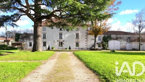 Maison à vendre 10 pièces 335 m² Bourg-Charente